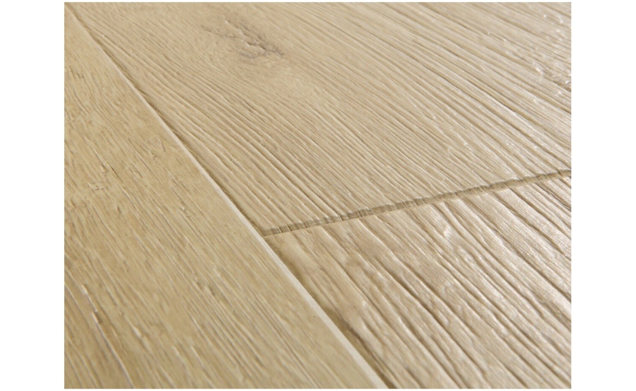 Close-up van Quick-Step Gezandstraalde Naturelle Eik laminaatvloer met natuurlijke lichte afwerking